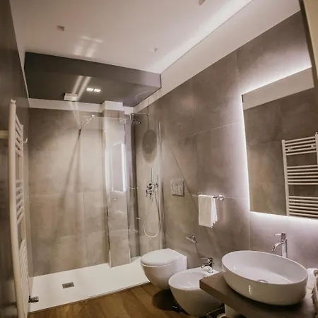 Suite Room Trani 特拉尼